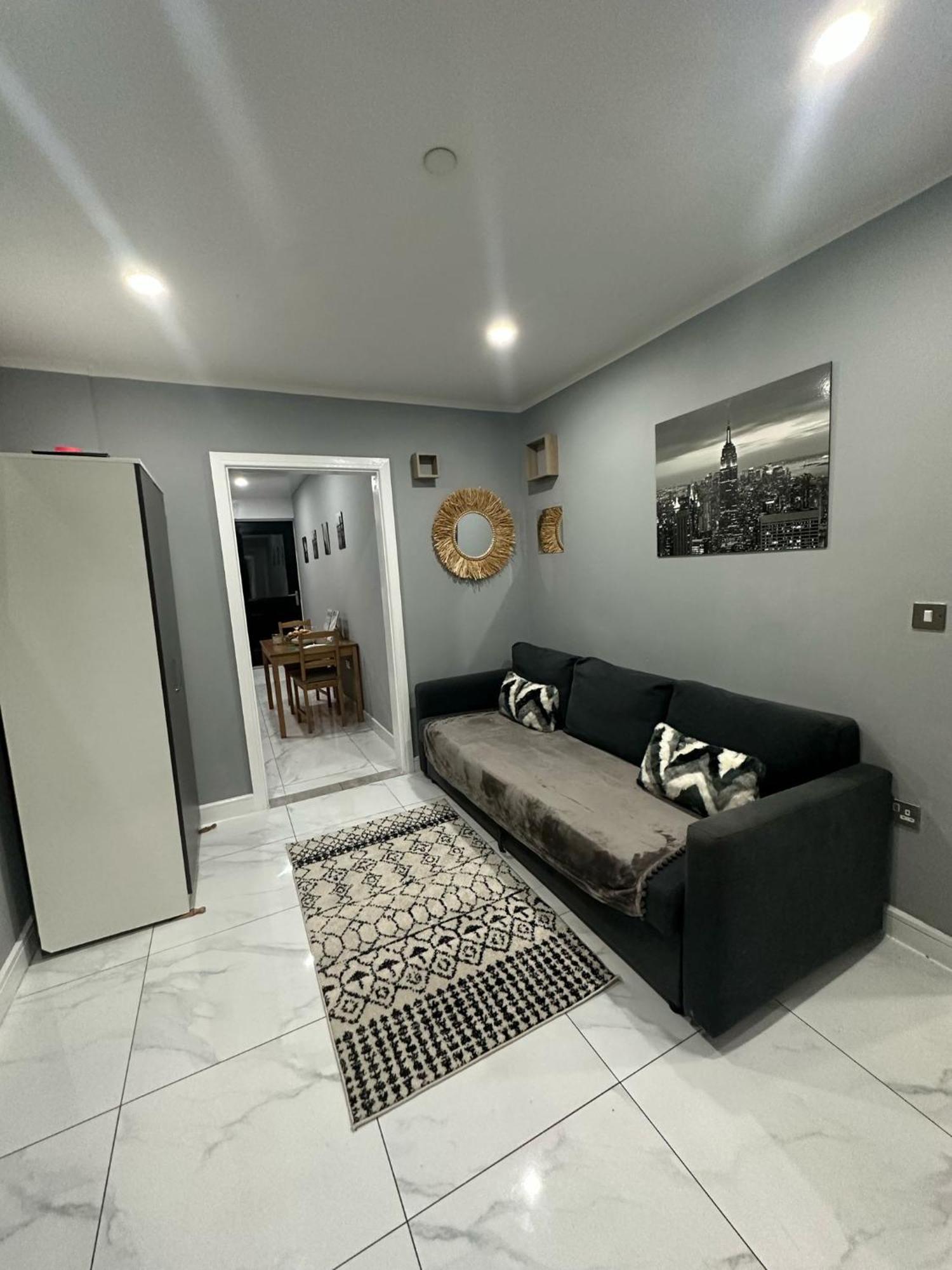 2 Bedroom Flat With Hot Tub Cardiff Exterior foto