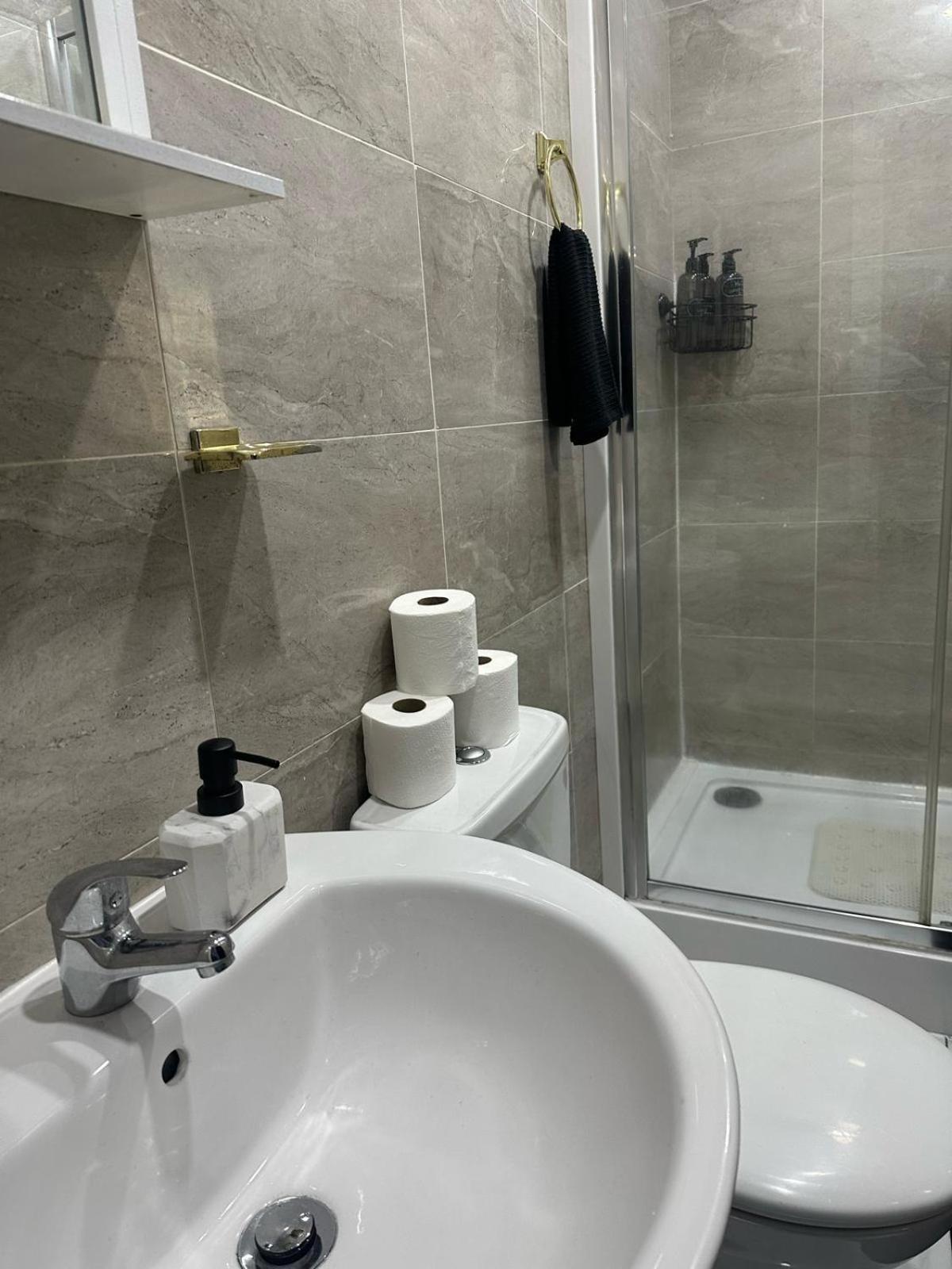 2 Bedroom Flat With Hot Tub Cardiff Exterior foto