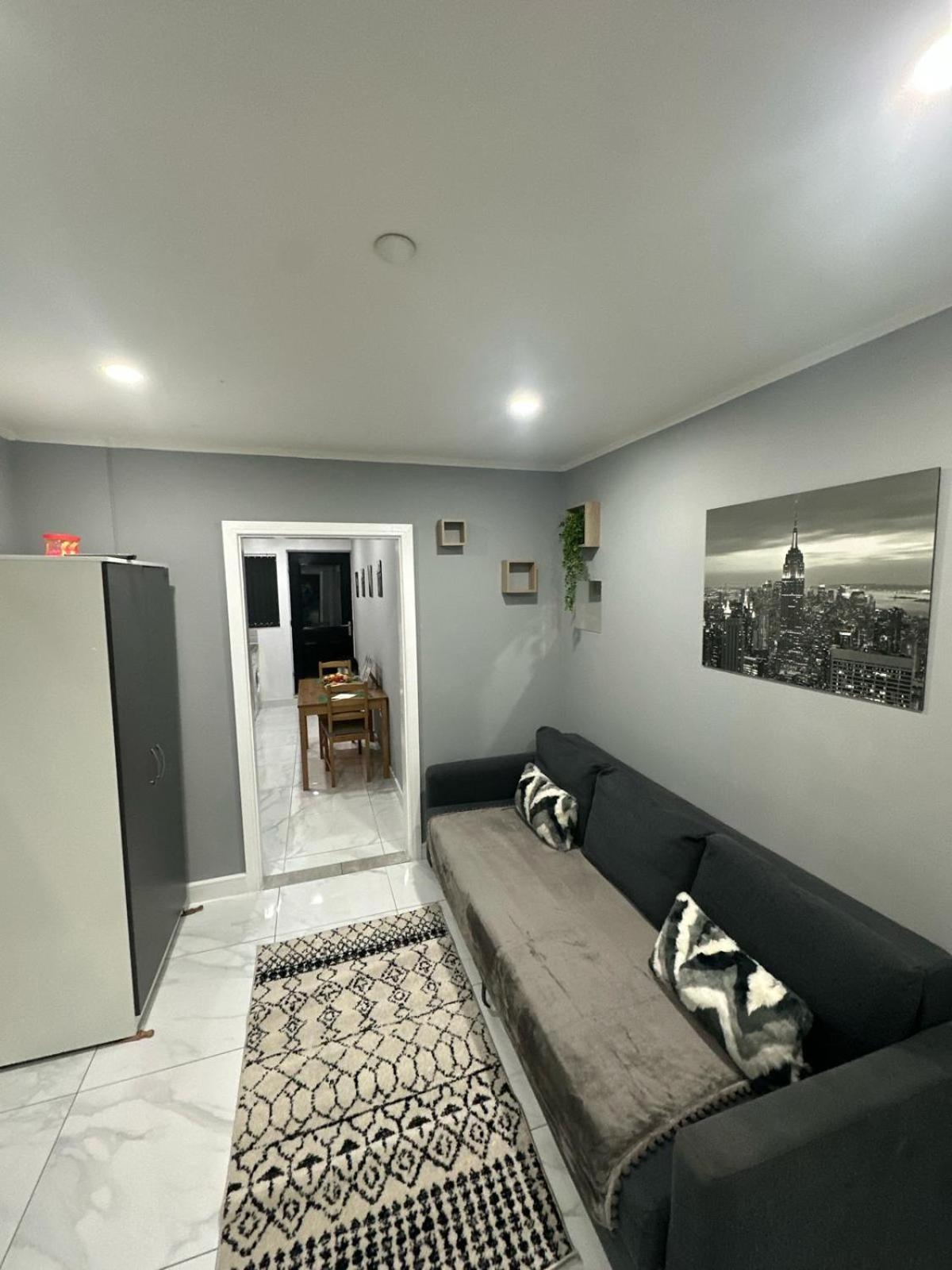 2 Bedroom Flat With Hot Tub Cardiff Exterior foto