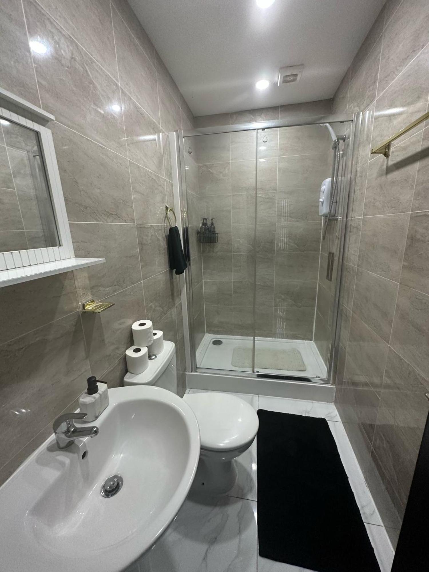 2 Bedroom Flat With Hot Tub Cardiff Exterior foto